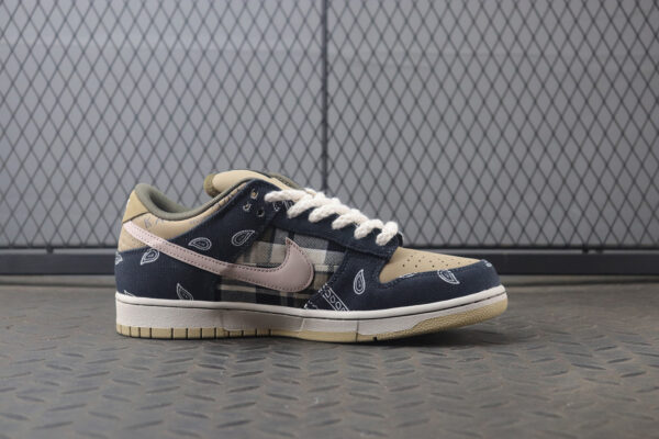 Nike Travis Scott x Nike SB Dunk Low TS - Image 2