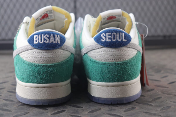 Nike Kasina x Dunk Low Road Sign - Image 5