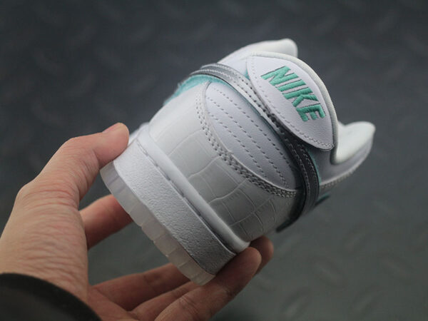 Nike Diamond Supply Co. X SB Dunk Low Pro - Image 4