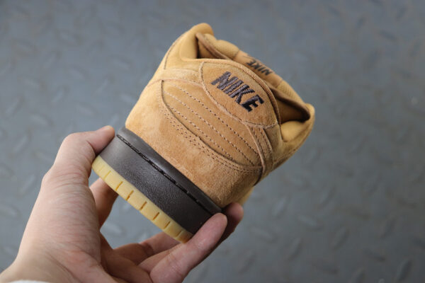 Nike SB Dunk Low Pro - Image 4