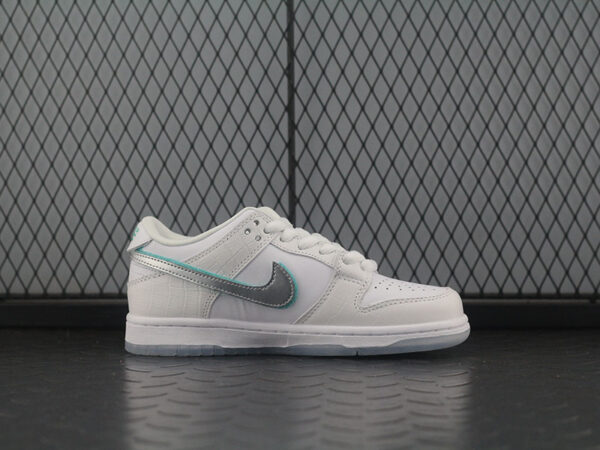 Nike Diamond Supply Co. X SB Dunk Low Pro - Image 2