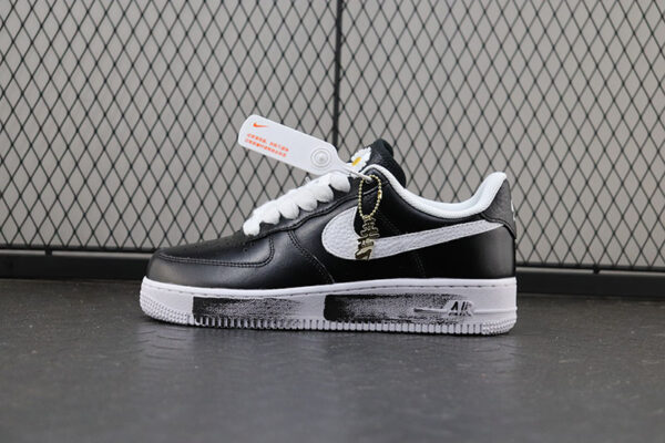 Nike Air Force 1'07 x Peaceminusone