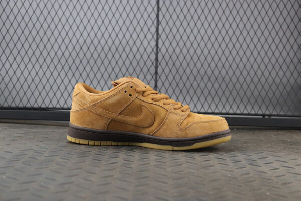 Nike SB Dunk Low Pro - Image 2