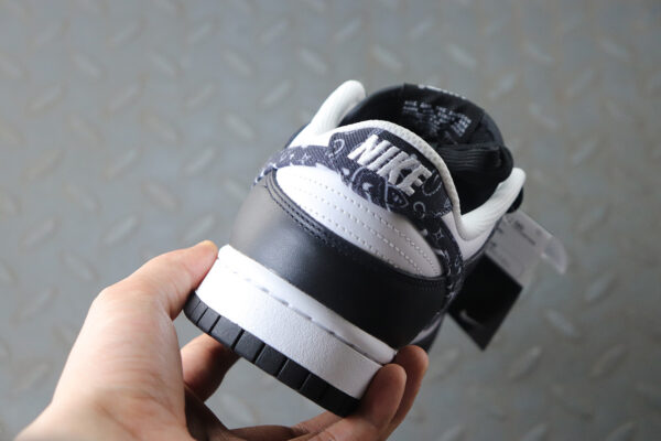 Nike Dunk Low “Black Paisley” - Preto/Branco - Image 4