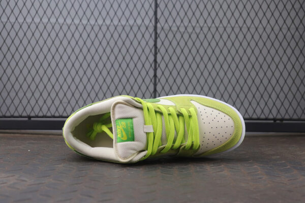 Nike Dunk SB "Green Apple" - Image 3