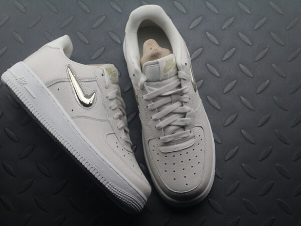 Nike Air Force Gold Hook All White - Image 2