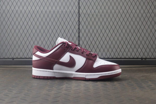 Nike Dunk Low - Vinho/Branco - Image 2