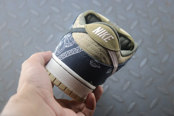 Nike Travis Scott x Nike SB Dunk Low TS - Image 4