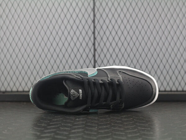 Nike Diamond Supply Co. X SB Dunk Low Pro - Image 3